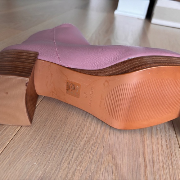 Speed platform ankle boot in Lilac by Intentionally Blank - Picture 3 of 13